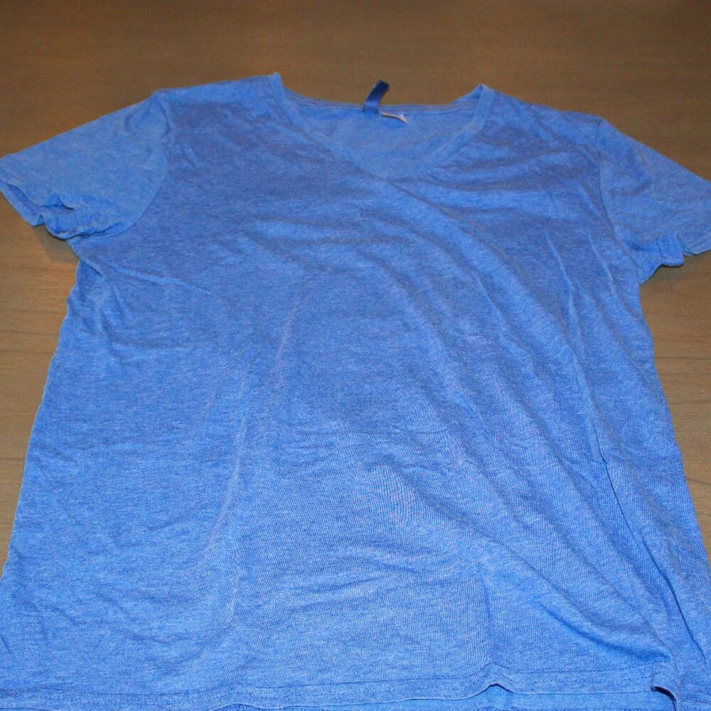 Blue H&M vee-neck tee-shirt. Men's small